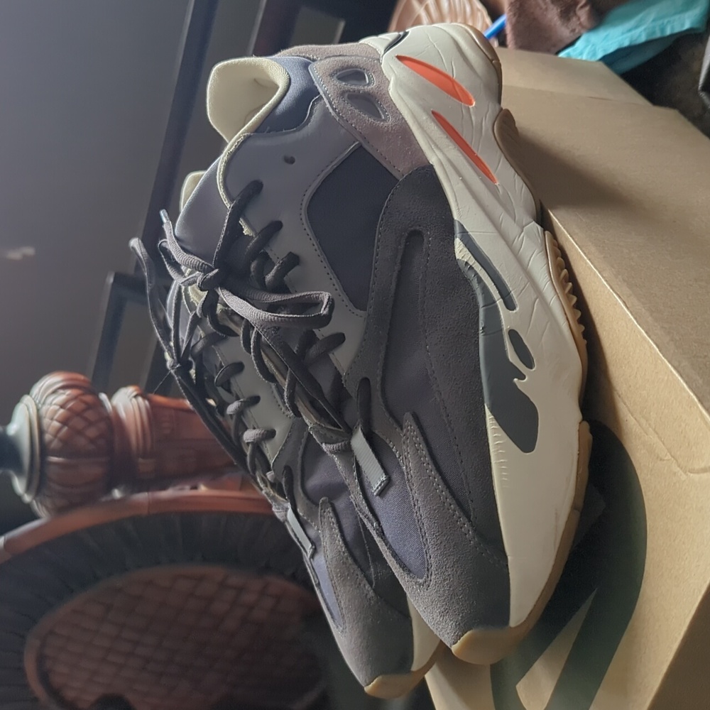 Im no longer wear sneakers much,